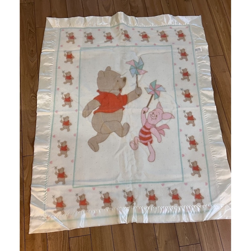 Vintage Rare Winnie the Pooh Piglet  Satin Edge Baby Blanket Acrylic Pinwheel